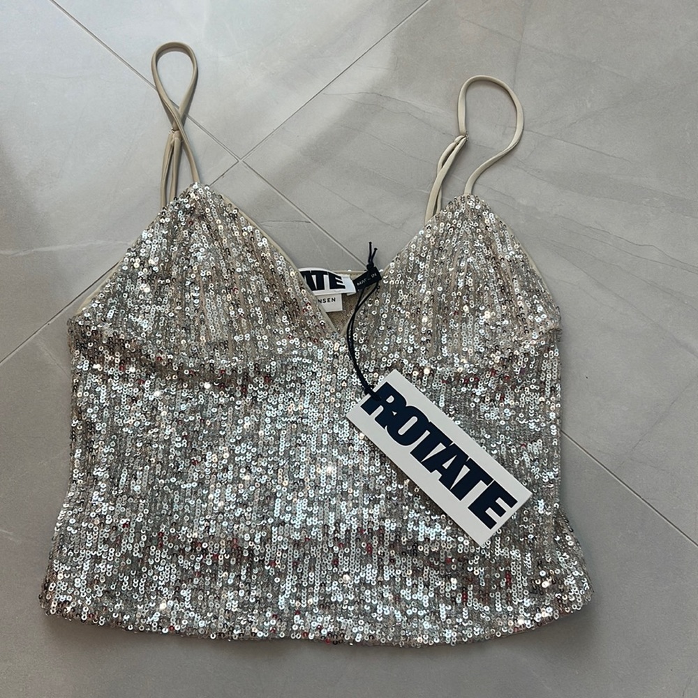 Rotate sequined top